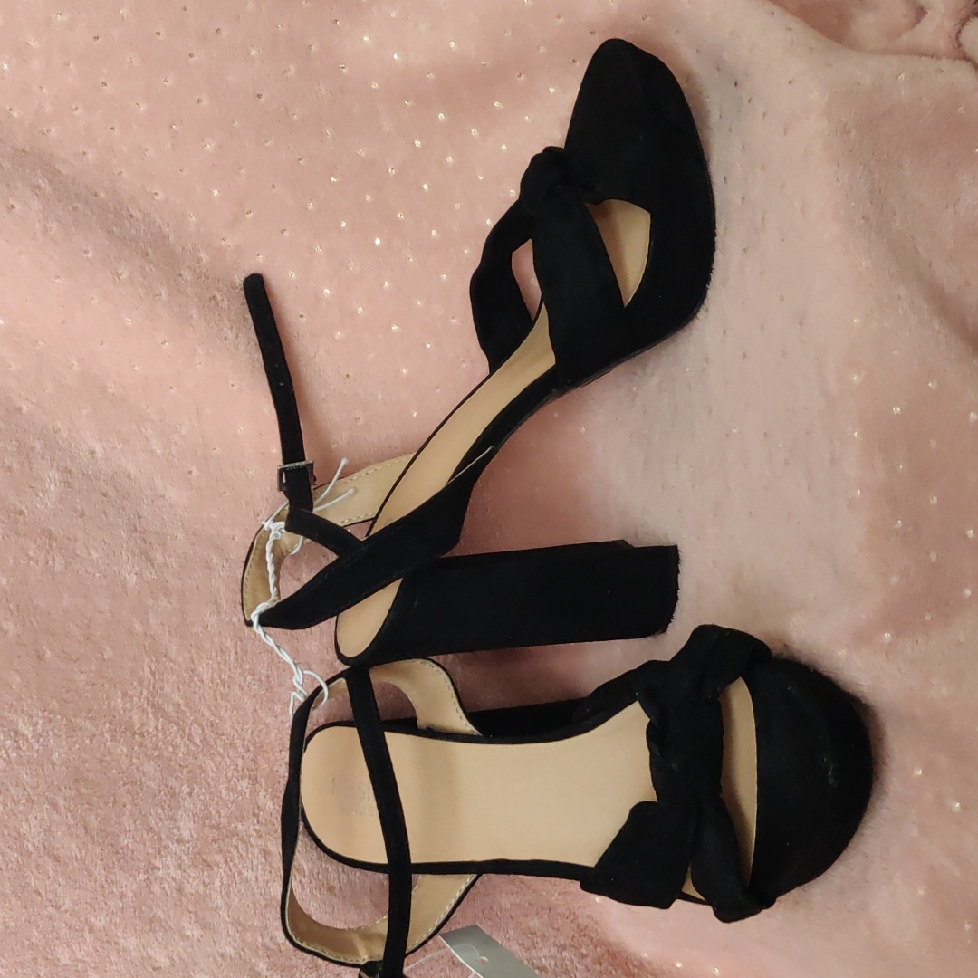 New With Part Of The Tag Mossimo Black Thick Heels Size 8